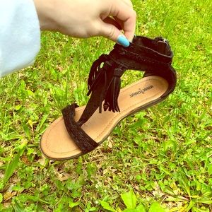 Minnetonka size 9 suede sandals